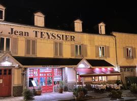 Logis Hôtel Teyssier โรงแรมที่มีที่จอดรถในอูแซร์ช