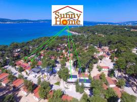Campsite Sunny Home Soline, hotell i Biograd na Moru