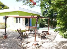 Resident Emiterio, vacation home in Blue Bay