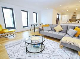 Modern Apartment for Contractors & Small Groups by Stones Throw Apartments - Free Parking - Sea View, hotel in Worthing