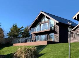 Trevone House with Hot Tub on Retallack Resort – hotel ze spa w mieście Padstow