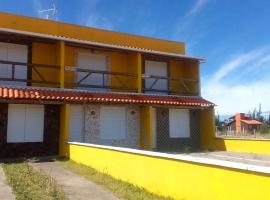 Recanto das Pedras- Casa Pedra Ardósia - Com vista para o mar, hotel na praia em Jaguaruna