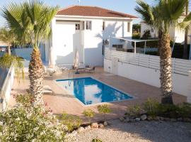 Pernera Gardens Villa، فندق في بروتاراس