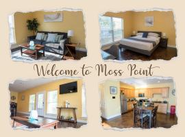 Serene 3BR Apartment 4TVs Free Wi-Fi & Parking -E-, hotel in Moss Point