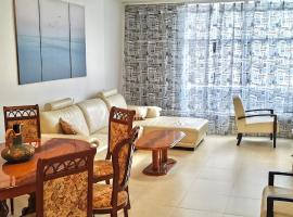 Large apartment with sea view, hotel v destinaci Bat Jam
