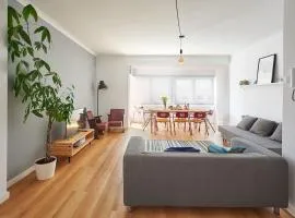 1 min to the beach - perfect for 6 guests