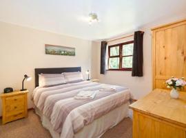 ASH 2 Bedroom Lodge, rental liburan di Kingsnorth