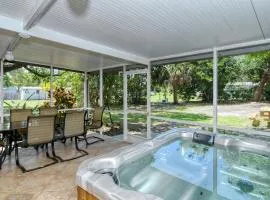 Walk to Beach, Restaurants, Shopping/Hot Tub!