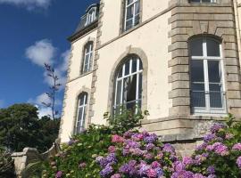 Château des princes proche Audierne, hotel in Plouhinec