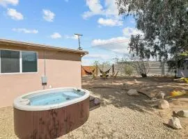 The Desert Nomad Retreat in Joshua Tree Village