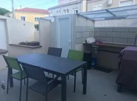 Bel Appartement Cœur de Ville, 6 Pers, Terrasse, Clim, Parking, à 400m de la Plage - FR-1-701-7