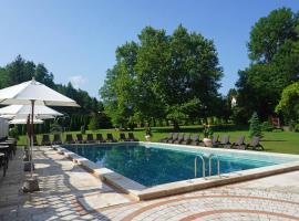 Gartenhotel Kloepferkeller, hotel with pools in Eibiswald