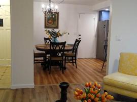 Cozy Home, Close to Wineries and Attractions, hotel in Santa Rosa