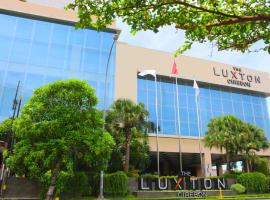 The Luxton Cirebon Hotel and Convention, хотел в Сиребон