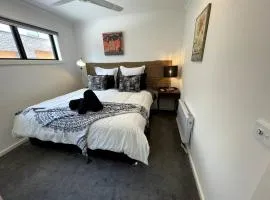 New & adorable unit close to the beach
