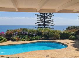 Neptunes Seat - Garden Paradise with Ocean Views, family hotel in Cape Town