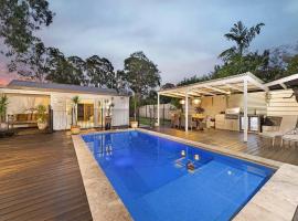 Sunset on Noosa Chalet، فندق في نوسا هيدز