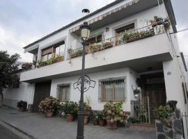 Casa María Jesús, self-catering accommodation in Pórtugos