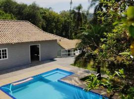Chácara Misfav capacidade de 200 pessoas, cottage in Mogi das Cruzes