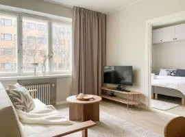 Central 1BR next to the park
