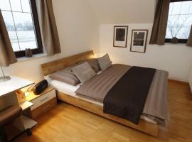 Traumhaft großes, sonniges Haus in Wien Nähe, hotel v destinaci Traiskirchen