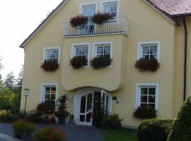Golf-Appartement Sonnenblick, cheap hotel in Neualbenreuth