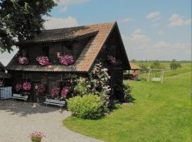 Stay At This Magnificent 100 Year Old Barn – domek wiejski w mieście Ruciane-Nida