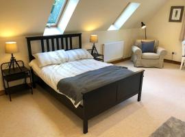 Beautiful Cotswold Accommodation, near Winchcombe, hotel with parking in Tewkesbury