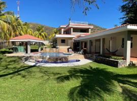 Beach On The Rocks, guest house in El Zonte