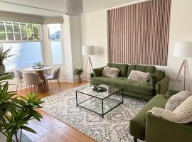 1 Bed / 1 Sofa Bed 'Scandi' Style Ground Floor Apartment, nhà nghỉ dưỡng ở Yeovil