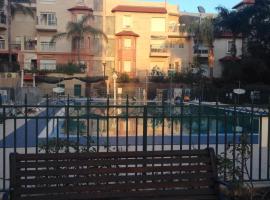 Nice apartment with a pool, Hotel in Rechovot
