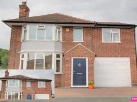 Luxurious 4 Bedroom Detached Family Home, cheap hotel in Burton Joyce
