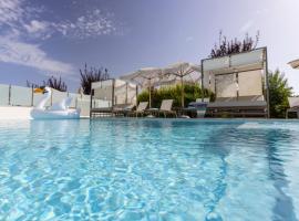 White Pearl, hotel with jacuzzis in Pefkohori