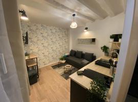 Studio enti&egrave;rement refait a neuf - 170