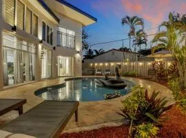 Stunning 2 Story Villa with Pool