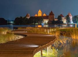 2 kambarių apartamentai su virtuve, Trakų miesto centre, hotel na praia em Trakai