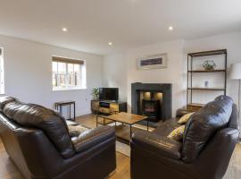 Stable Cottage, hotel near Whitby Golf Club, Whitby