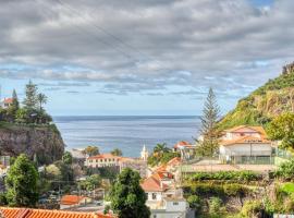 Lidia's Place, a Home in Madeira، شقة في بونتا دو سول