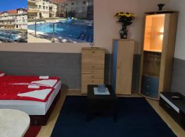 Kettő Ciprus Apartman, готель з басейнами у місті Гайдусобосло