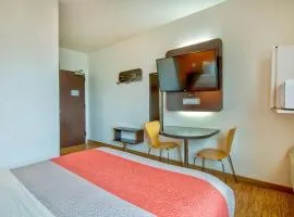 Motel 6-Eagle Pass, TX - Lakeside