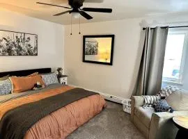 Comfortable 2BR Apt Central