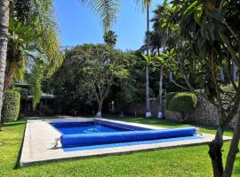 Agradable casa rural con piscina privada, pet-friendly hotel in Yautepec