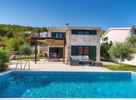 Stunning Home In Vinjerac With Kitchen, hotel a Vinjerac (Castel Venier)