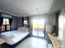 Maze Pool Villa Resort, hotel met jacuzzi's in Kamphaeng Phet