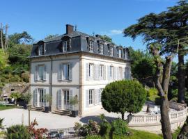 Grand appart 150m2 dans belle maison bourgeoise, nhà nghỉ dưỡng ở Vernaison