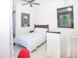Bella Luna Beach Home #64708, hotel v destinaci West End