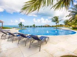 Pristine Bay Villa 1304 with large pool - 3 bedroom condo