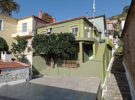Kalderimi 'Olive Green' Traditional House, hotel in Promírion