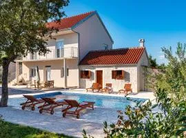 Lovely Holiday Home in Stankovci with Private Swimming Pool