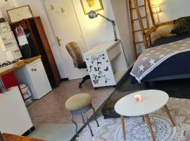 Chaleureux studio indépendant, hotel dengan parking di Encausse-les-Thermes